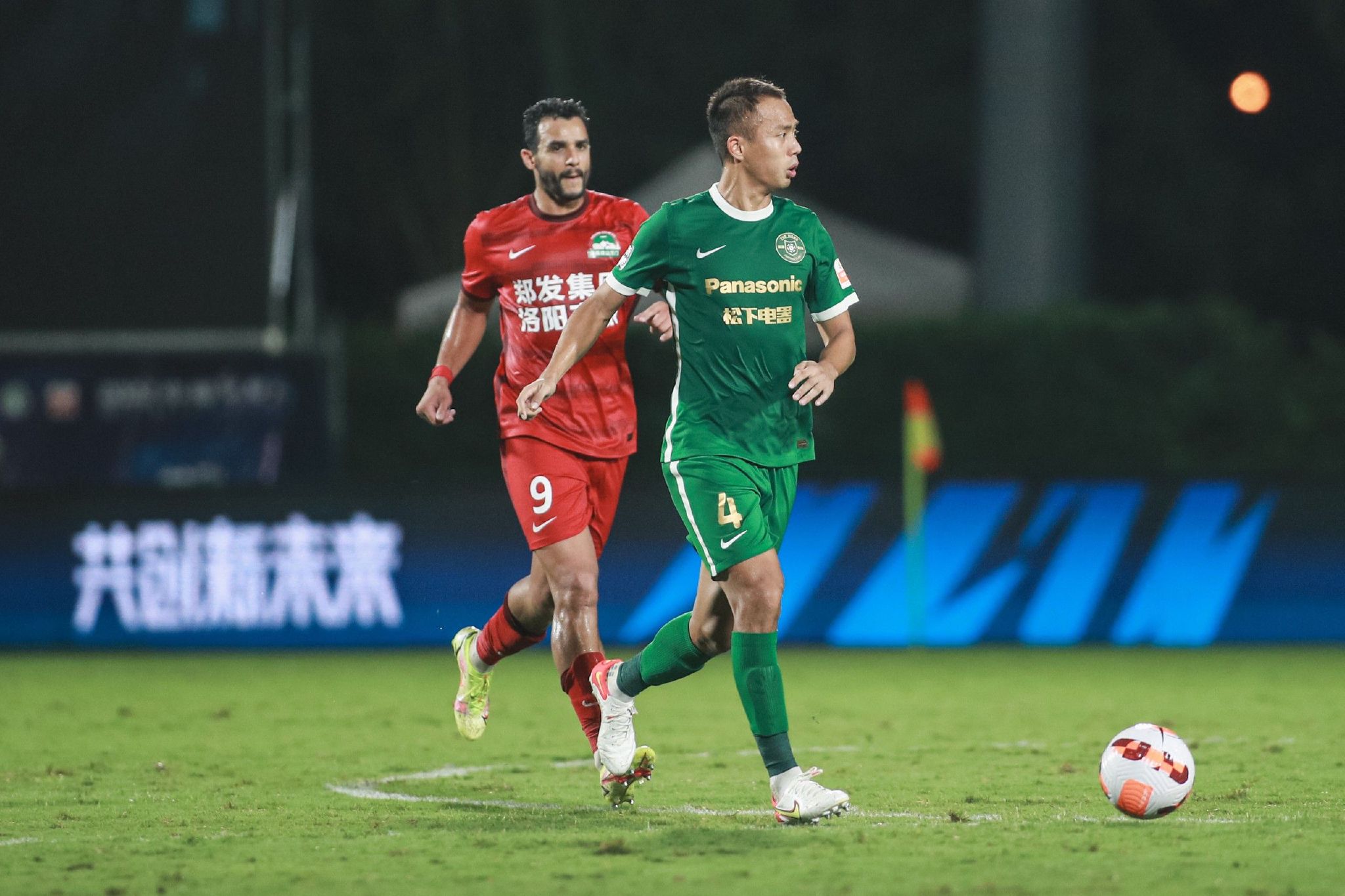 第85分钟，路易斯禁区弧顶兜射中柱弹出。